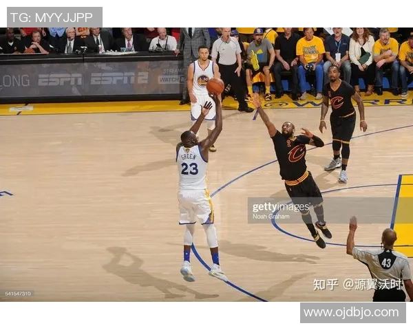 2015年总决赛首战勇士对决骑士精彩录像回顾与赛况分析