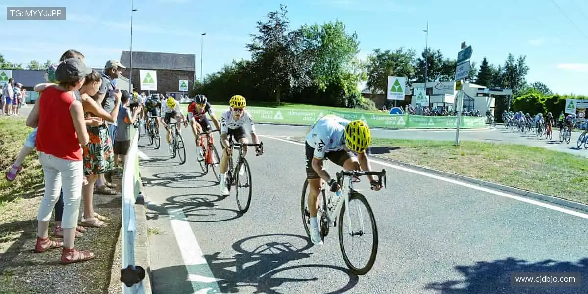 「万人呐喊，千场对决 —— 顶级赛事尽在指尖掌控！⚽立即购票，抢占黄金席位！」